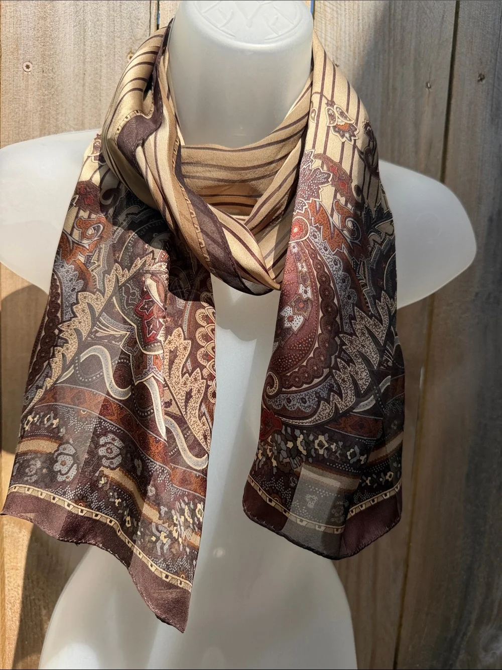 Ellen Tracy drape logo